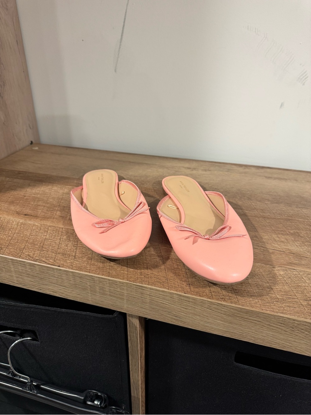Ann Taylor Coral Pink Bowback Slip-On Mules